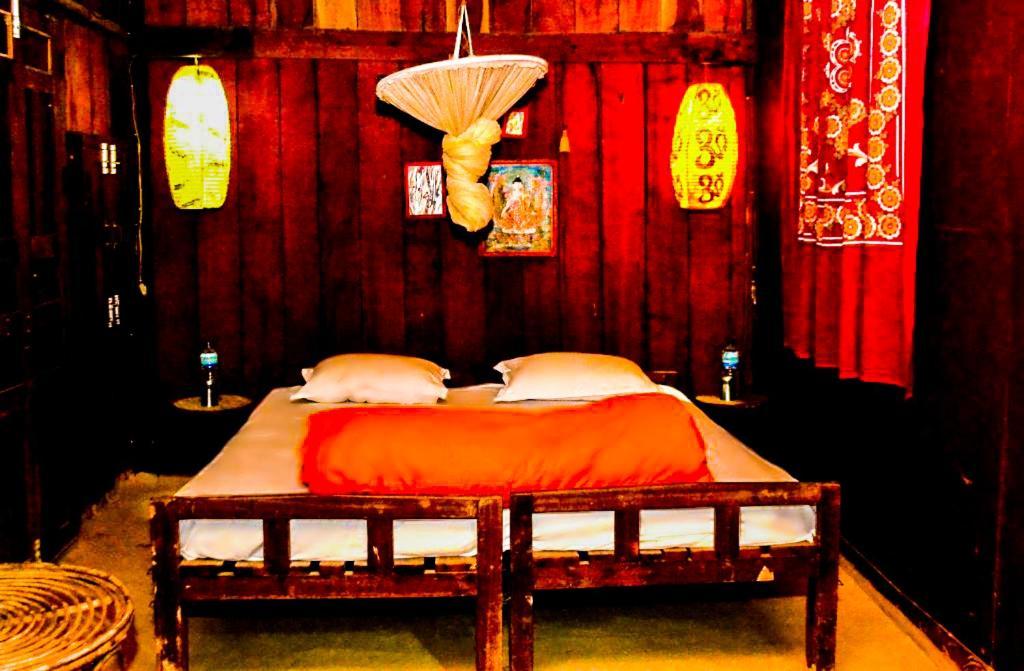 Shanta Ghar A Rustic Guesthouse Читван Екстериор снимка